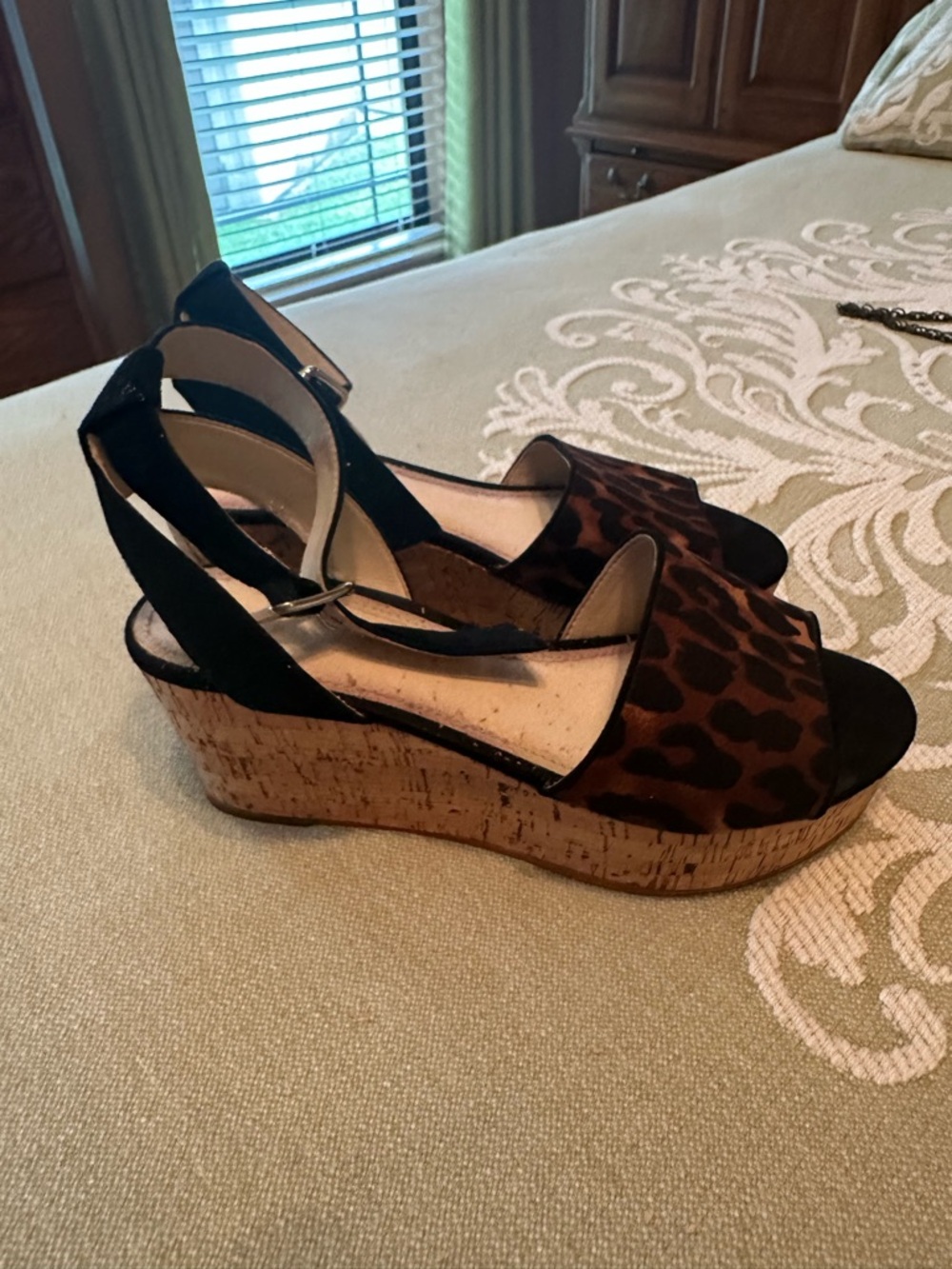 Source Unknown Leopard Print Wedge Sandals with Black Straps